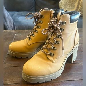 Women's size 9 Lace Up Heeled Moto Boots